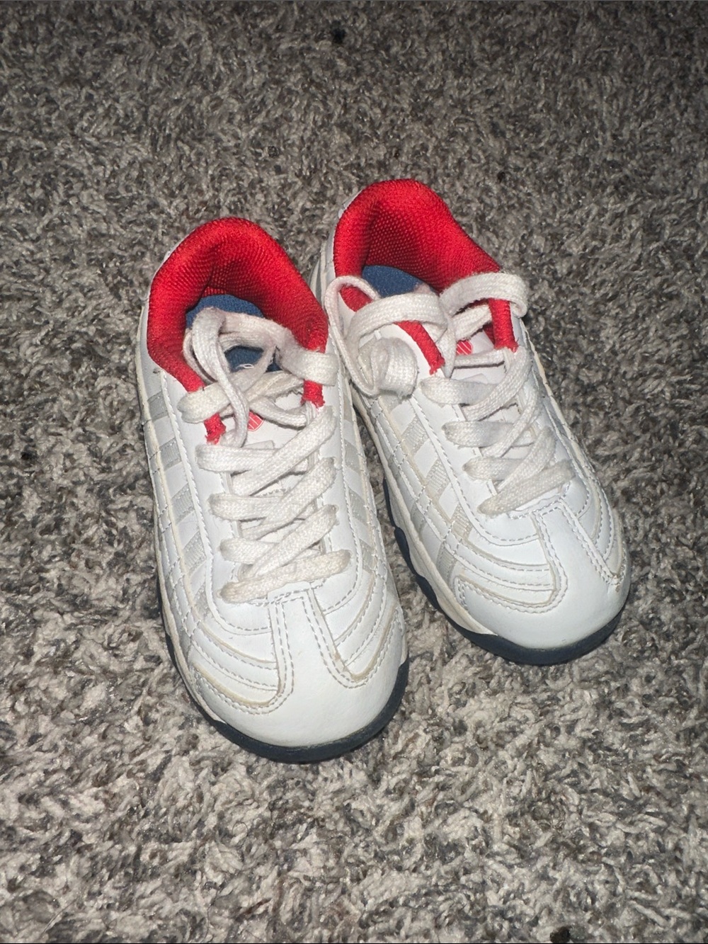 K-Swiss White Kids Sneakers with Red Lining